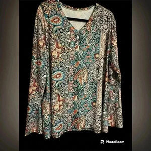 Women’s plus sized top